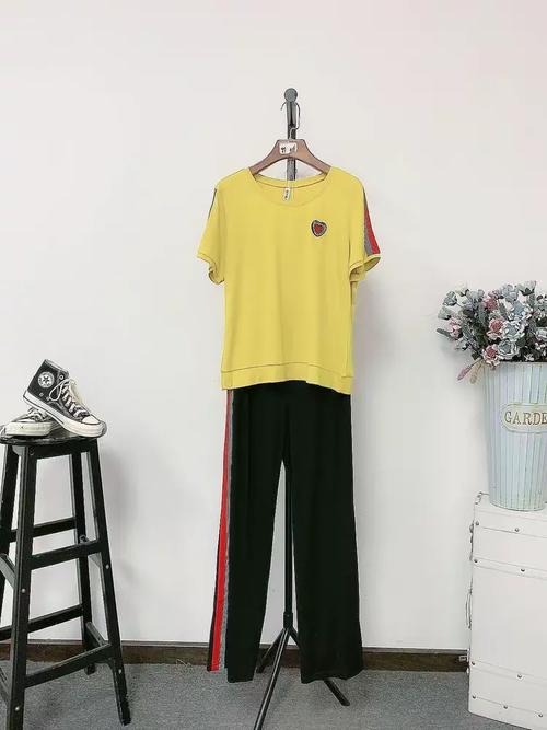 純棉舒適休閑服裝火爆上新，工廠跑量價助力品牌折扣批發新機遇